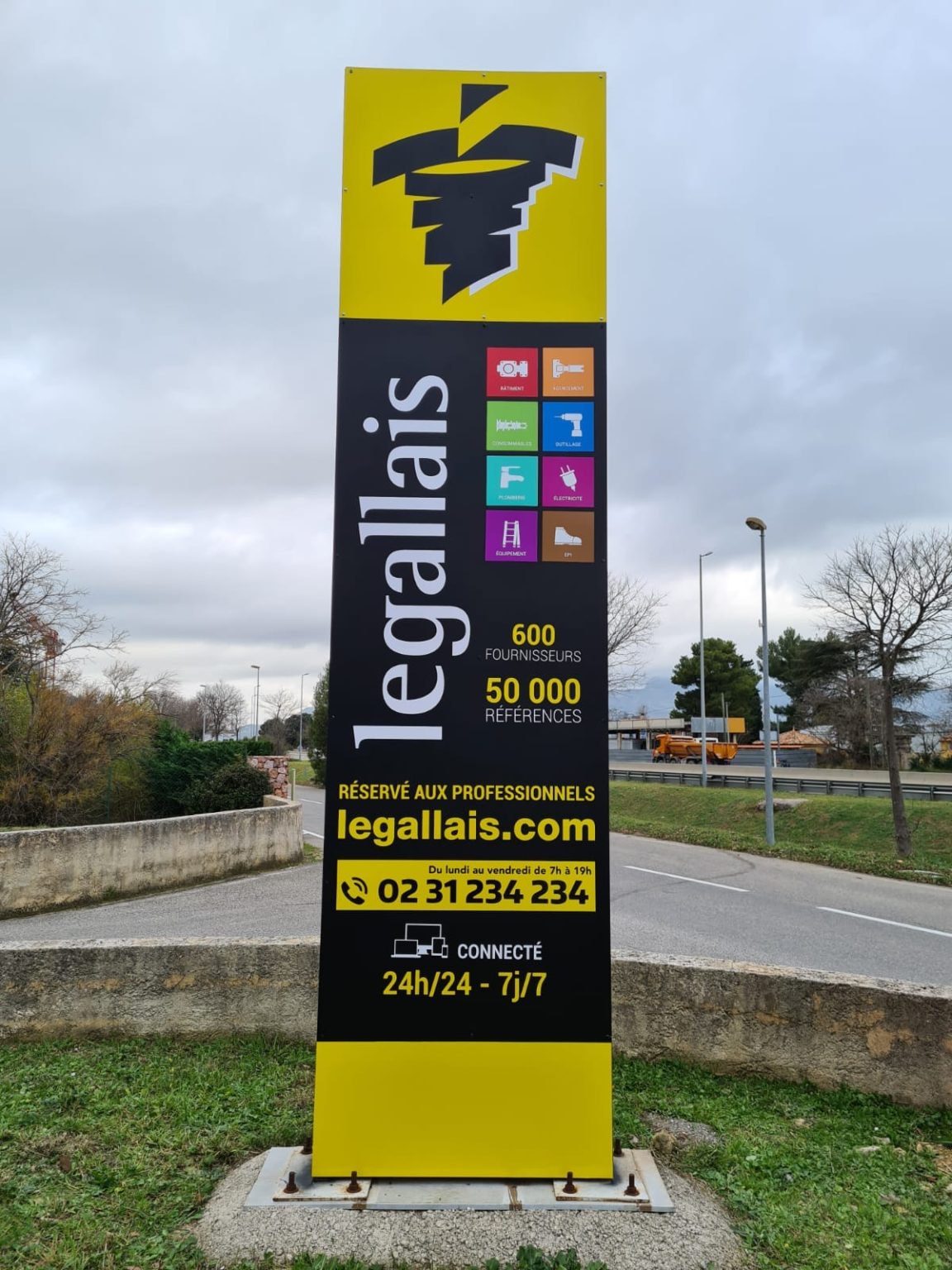 Enseigne Totem Lumineuse Led à Toulouse Totem Signenseigne