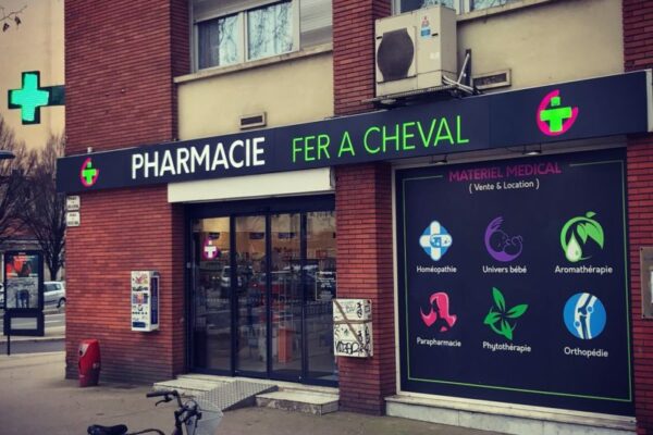 Enseigne lumineuse led Toulouse signalétique pharmacie et marquage vitrine