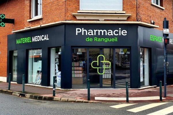 Habillage façade et enseigne led pharmacie