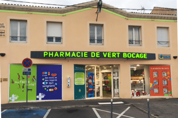 Enseigne led pharmacie marquage vitrine marquage publicitaire Toulouse