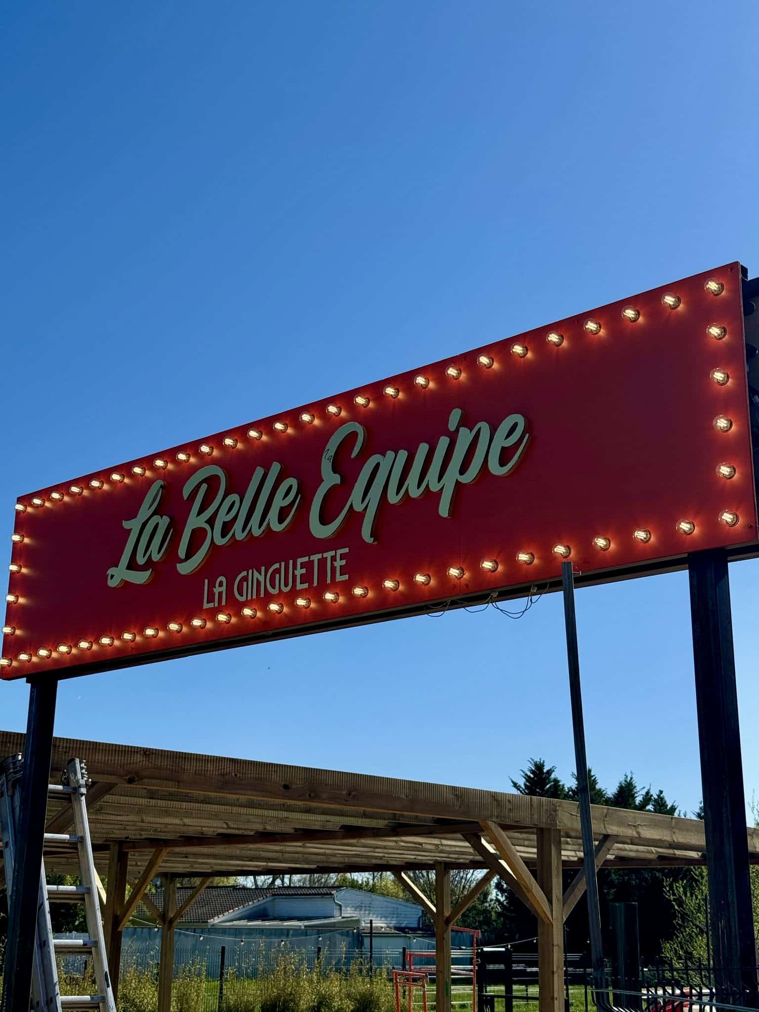 Enseigne lumineuse pour restaurant la belle Equipe à Toulouse