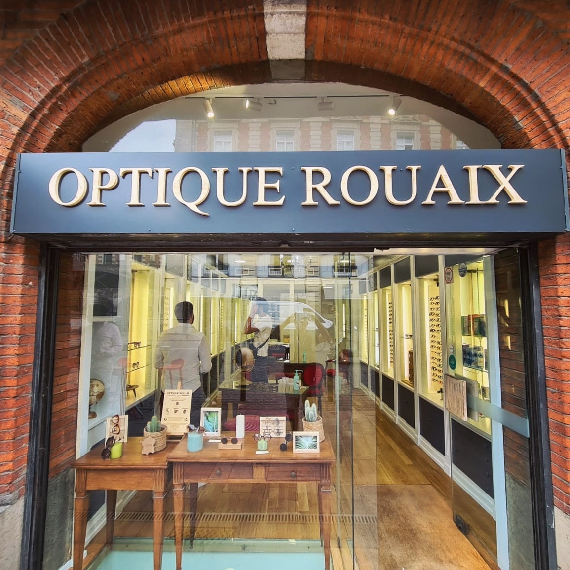 Enseigne pour opticien Optique Rouaix avec lettres découpées à Toulouse