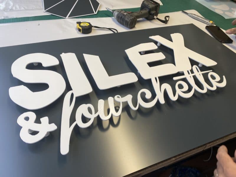 Fabrication d’enseigne en lettres découpées pour le commerce Silex & Fourchette à Toulouse
