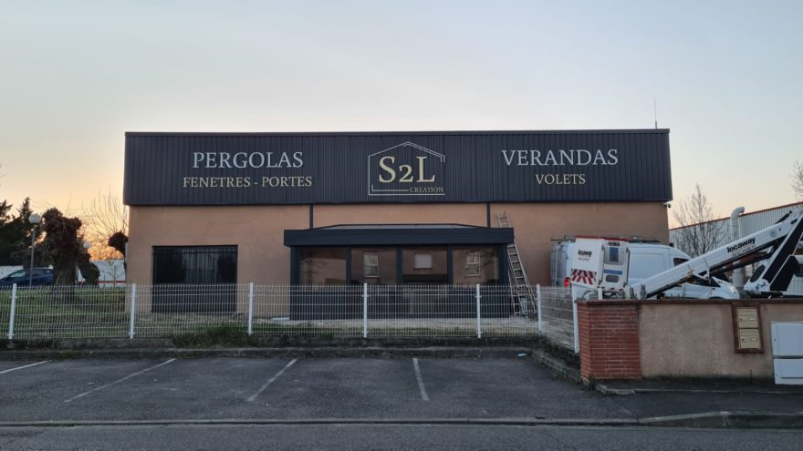 Enseigne de façade pour entreprise de menuiserie S2L Création à Toulouse