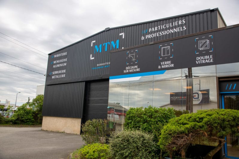 Enseigne et habillage de façade pour bâtiment professionnel MTM à Toulouse
