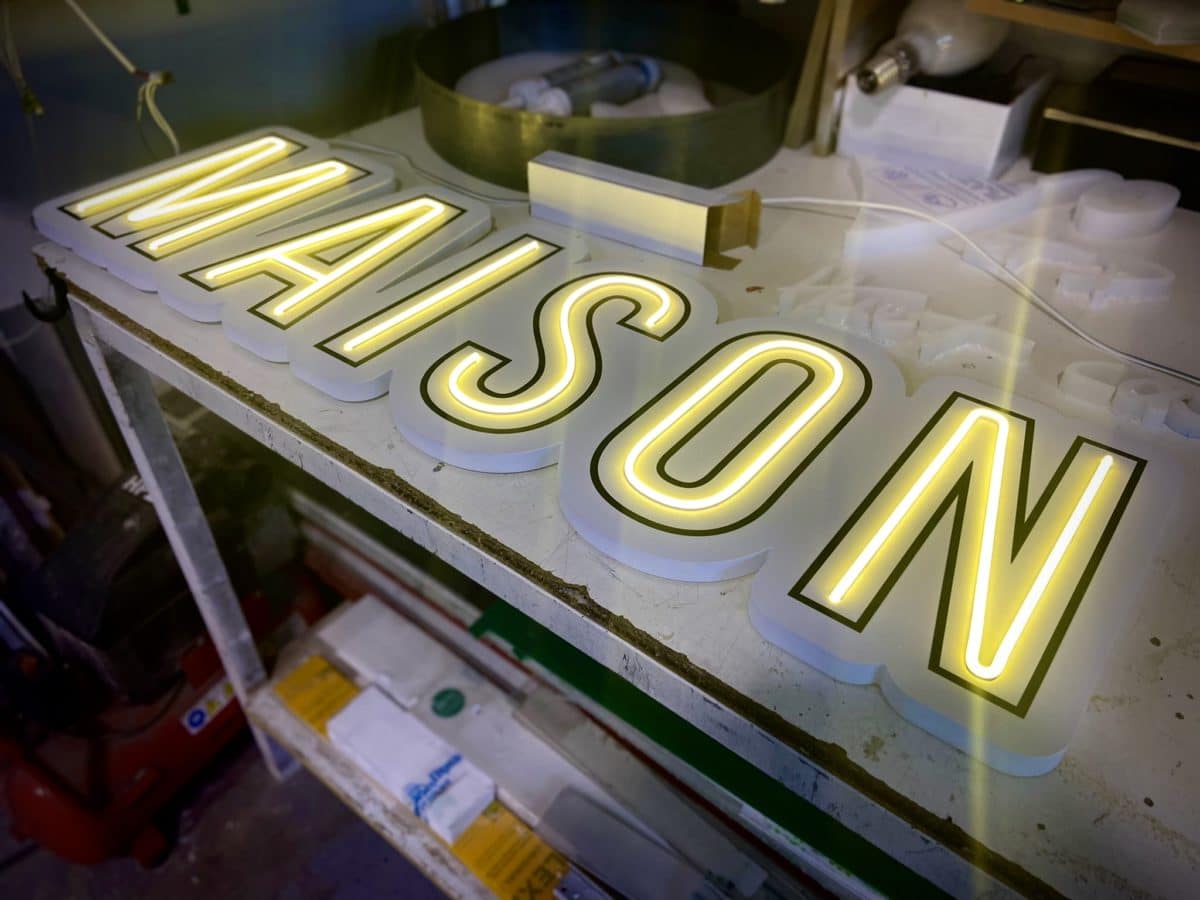 Enseigne Maion en lettres Lumineuses LED jaunes