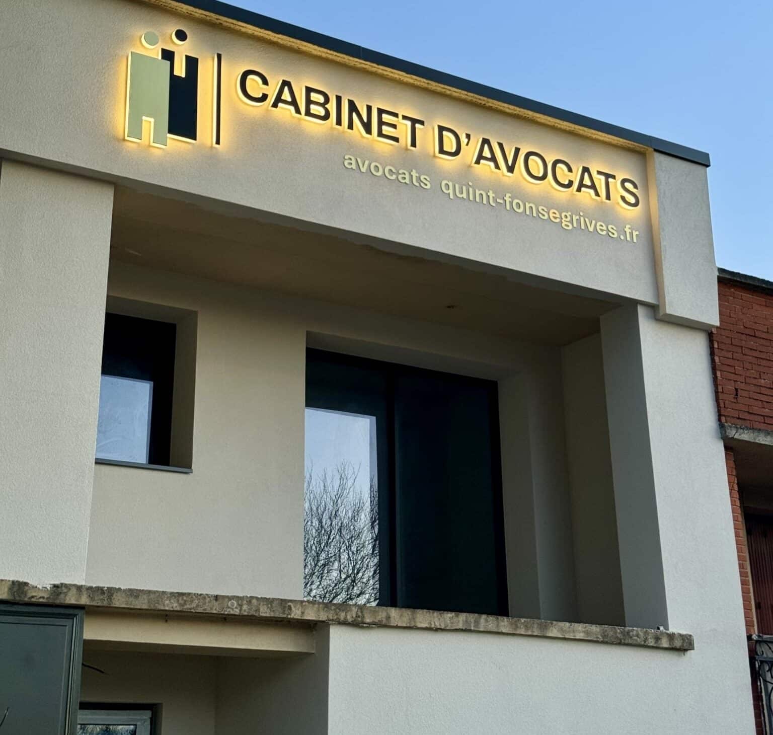 Enseigne lumineuse lettres bloc Led rétros éclairées pour le Cabinet d'avocat Quint-Fonsegrives. Enseigne Led sur mesure.