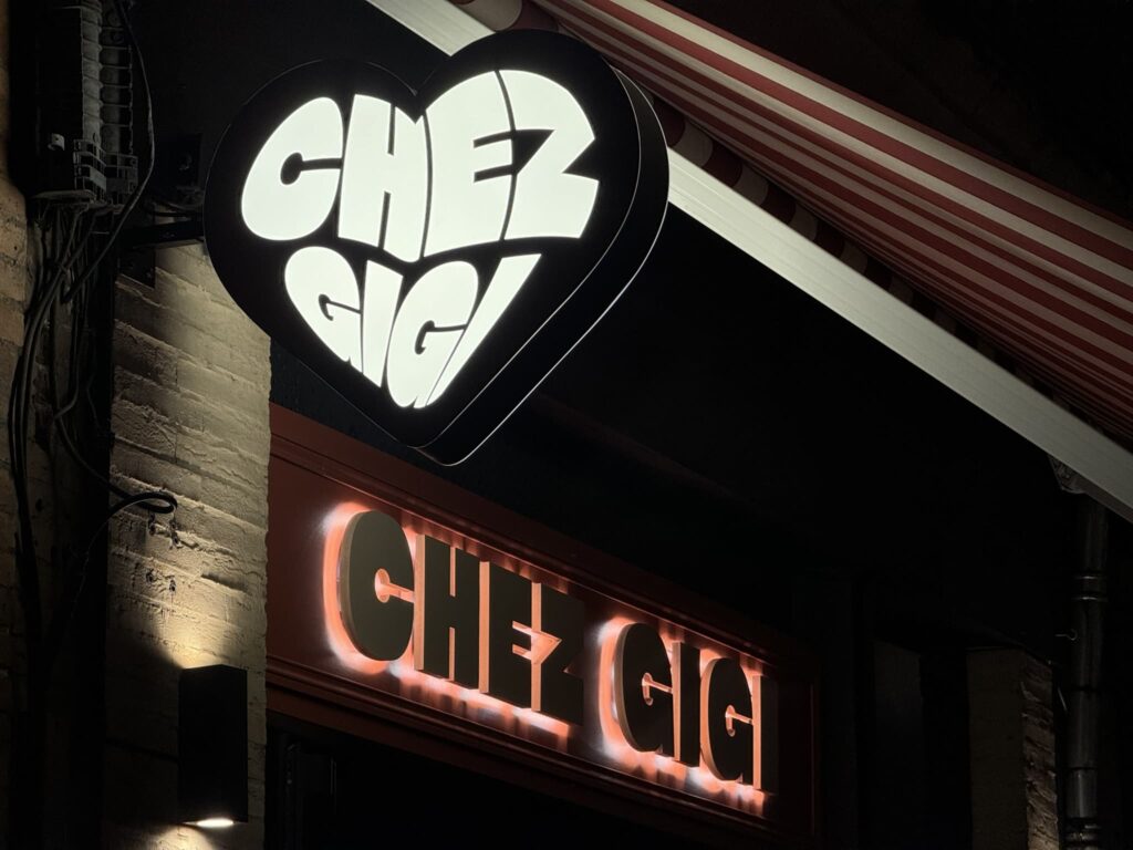 Enseigne Toulouse : réalisation des enseignes lumineuses du bar Chez Gigi